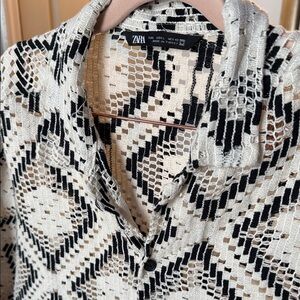 Zara Monochrome Patterned Knit Blouse